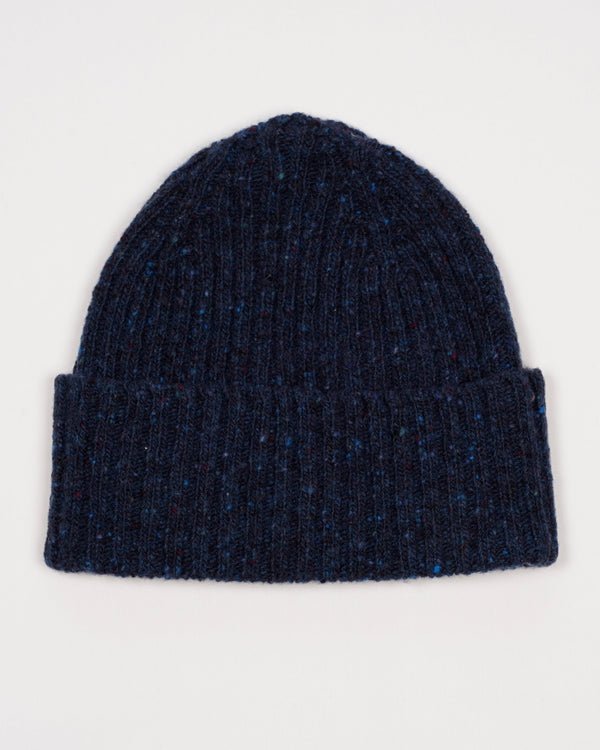 Classic woolen beanie to keep you warm in style.   100% Merino Made in Scotland One Size Drake´s Donegal Ribbed Merino Watch Cap / Blue navy