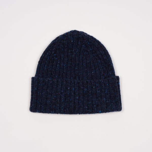 Classic woolen beanie to keep you warm in style.   100% Merino Made in Scotland One Size Drake´s Donegal Ribbed Merino Watch Cap / Blue navy