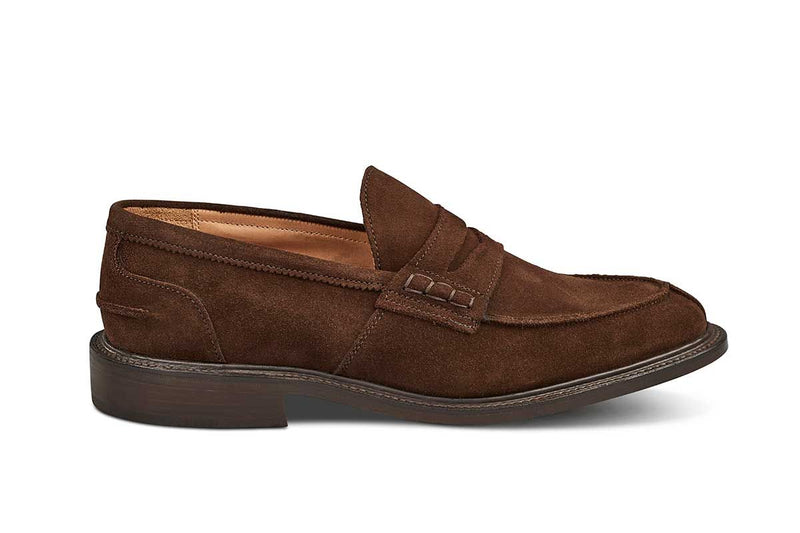 Tricker’s classic step in Penny loafer combines comfort with quiet confidence. In chocolate Repello suede with storm welt, leather uppers and linings for even greater refinement, channelled and stitched leather sole. Tricker's James Suede Penny Loafer / Chocolate