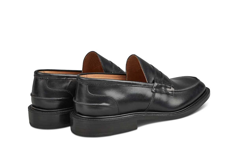 Tricker’s classic step in Penny loafer combines comfort with quiet confidence. In black calf with storm welt, leather uppers and linings for even greater refinement, channelled and stitched leather sole. Tricker's James Penny Loafer / Black