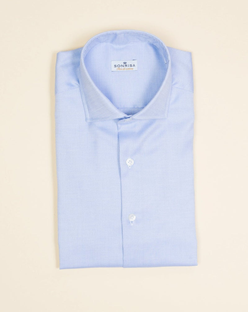 We think this kind of garments represent modern tailoring very well. They honor classic styles and lines, but they are made to be super comfortable and practical.   100% cotton Semi cutaway collar Single cuffs Removable collar bones Model. FIOR9 Article. M260 Color. 02 / Light Blue