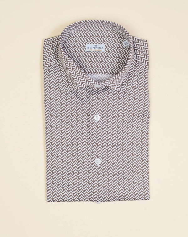 Jersey shirts are very comfortable and this shirt makes no exemption. It looks like dress shirt and feels like knitwear. We think this kind of garments represent modern tailoring very well. They honor classic styles and lines, but they are made to be super comfortable and practical.   100% cotton Semi cutaway collar Single cuffs Removable collar bones Model. FJ15 Article. J913 Color. 01 / White and Brown