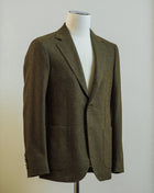 Wool & cashmere jacket by Gaiola Napoli.  Soft shoulders and comfortable fit like only Naepolitans can do. Here you have the best of both worlds - sharp look and super comfortable fit.  Unconstructed shoulder 3 roll 2 Buttoning Side vents Notch lapel Patch pockets Composition: 94% & 6% wool Lining: 100% CU Color: Green Linea: Gaiola Modello: GJ02 Article: TW22037U Colore: 69 Made in Naples, Italy