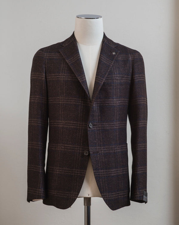 Tagliatore jacket made of 71% wool, 28% cotton and 1% elastane.   You can find the measurement chart for Tagliatore HERE  Slim fit. Take your normal size.  If in doubt about your size, please contact us HERE Unlined Unconstructed shoulder 2 Buttons Side vents Notch lapel Patch pockets Composition: 69% wool, 29% silk, 2% cashmere Modello: 1SMC22K Article: 520045 Colore: M332 Made in Italy
