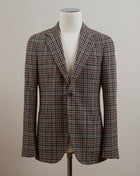 Gun club jacket by Gaiola Napoli.  Soft shoulders and comfortable fit like only Naepolitans can do. Here you have the best of both worlds - sharp look and super comfortable fit.  Unconstructed shoulder 3 roll 2 Buttoning Side vents Notch lapel Patch pockets Composition: 100% wool Lining: 100% CU Color: Beige, brown, green & midnight blue Linea: Gaiola Modello: GJ02 Article: TW22044F Colore: 77 Made in Naples, Italy