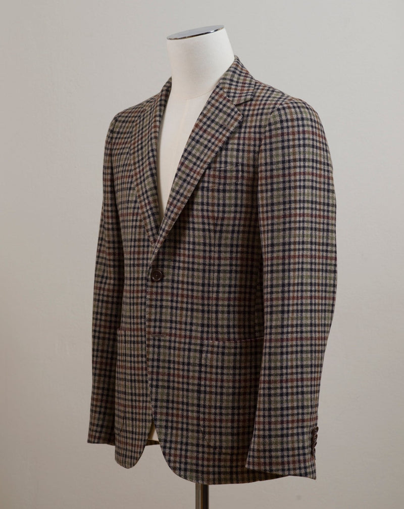 Gun club jacket by Gaiola Napoli.  Soft shoulders and comfortable fit like only Naepolitans can do. Here you have the best of both worlds - sharp look and super comfortable fit.  Unconstructed shoulder 3 roll 2 Buttoning Side vents Notch lapel Patch pockets Composition: 100% wool Lining: 100% CU Color: Beige, brown, green & midnight blue Linea: Gaiola Modello: GJ02 Article: TW22044F Colore: 77 Made in Naples, Italy