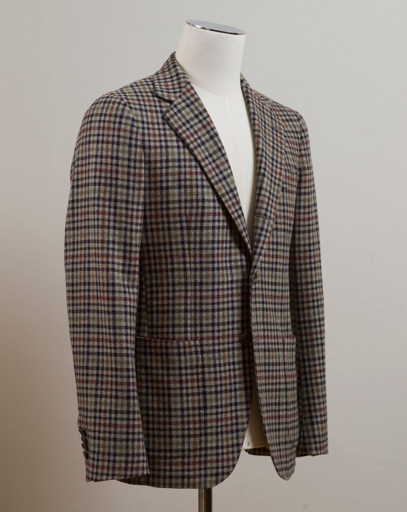 Gun club jacket by Gaiola Napoli.  Soft shoulders and comfortable fit like only Naepolitans can do. Here you have the best of both worlds - sharp look and super comfortable fit.  Unconstructed shoulder 3 roll 2 Buttoning Side vents Notch lapel Patch pockets Composition: 100% wool Lining: 100% CU Color: Beige, brown, green & midnight blue Linea: Gaiola Modello: GJ02 Article: TW22044F Colore: 77 Made in Naples, Italy