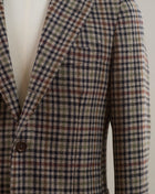 Gun club jacket by Gaiola Napoli.  Soft shoulders and comfortable fit like only Naepolitans can do. Here you have the best of both worlds - sharp look and super comfortable fit.  Unconstructed shoulder 3 roll 2 Buttoning Side vents Notch lapel Patch pockets Composition: 100% wool Lining: 100% CU Color: Beige, brown, green & midnight blue Linea: Gaiola Modello: GJ02 Article: TW22044F Colore: 77 Made in Naples, Italy