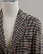 Gun club jacket by Gaiola Napoli.  Soft shoulders and comfortable fit like only Naepolitans can do. Here you have the best of both worlds - sharp look and super comfortable fit.  Unconstructed shoulder 3 roll 2 Buttoning Side vents Notch lapel Patch pockets Composition: 100% wool Lining: 100% CU Color: Beige, brown, green & midnight blue Linea: Gaiola Modello: GJ02 Article: TW22044F Colore: 77 Made in Naples, Italy