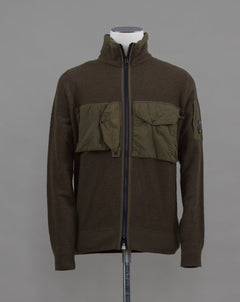 Art. 13CMKN281A 005504M Col. 103 / Gauze White Main fabric: 80% Wool, 20% Polyamide / Nylon Secondary fabric: 100% Polyamide / Nylon C.P. Company Knit Lambswool Cardigan / Ivy Green