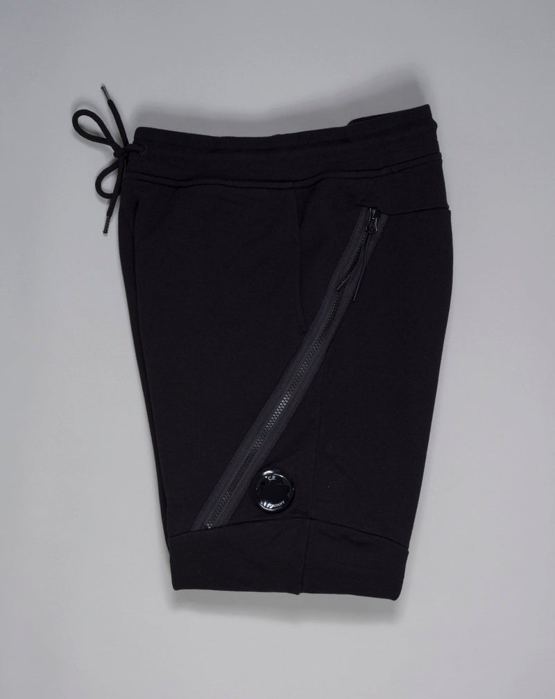 C.P. Company's diagonal raised fleece is a mid-weight option that's woven from a soft loopback cotton, for premium comfort with a durable, rugged feel.  Side slip pockets Lens detail Tapered fit Adjustable drawstring waist Art.  13CMSP064A 005086W Col. 999 / Black 100% cotton