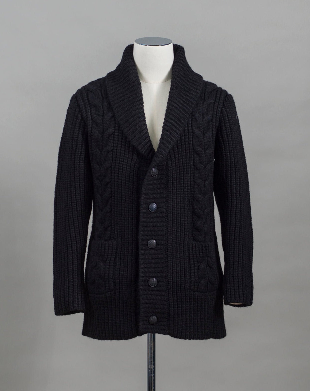 Tagliatore super chunky cable shawl collar cardigan with belt. 65% Wool 25% Polyamide 10% Alpaca Mod. Kean Art. PWI22-02 Col. Black