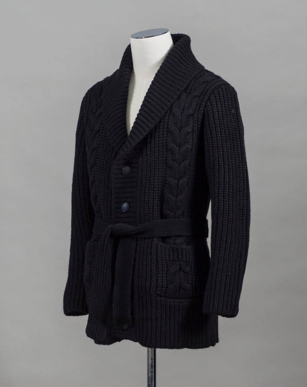 Tagliatore super chunky cable shawl collar cardigan with belt. 65% Wool 25% Polyamide 10% Alpaca Mod. Kean Art. PWI22-02 Col. Black