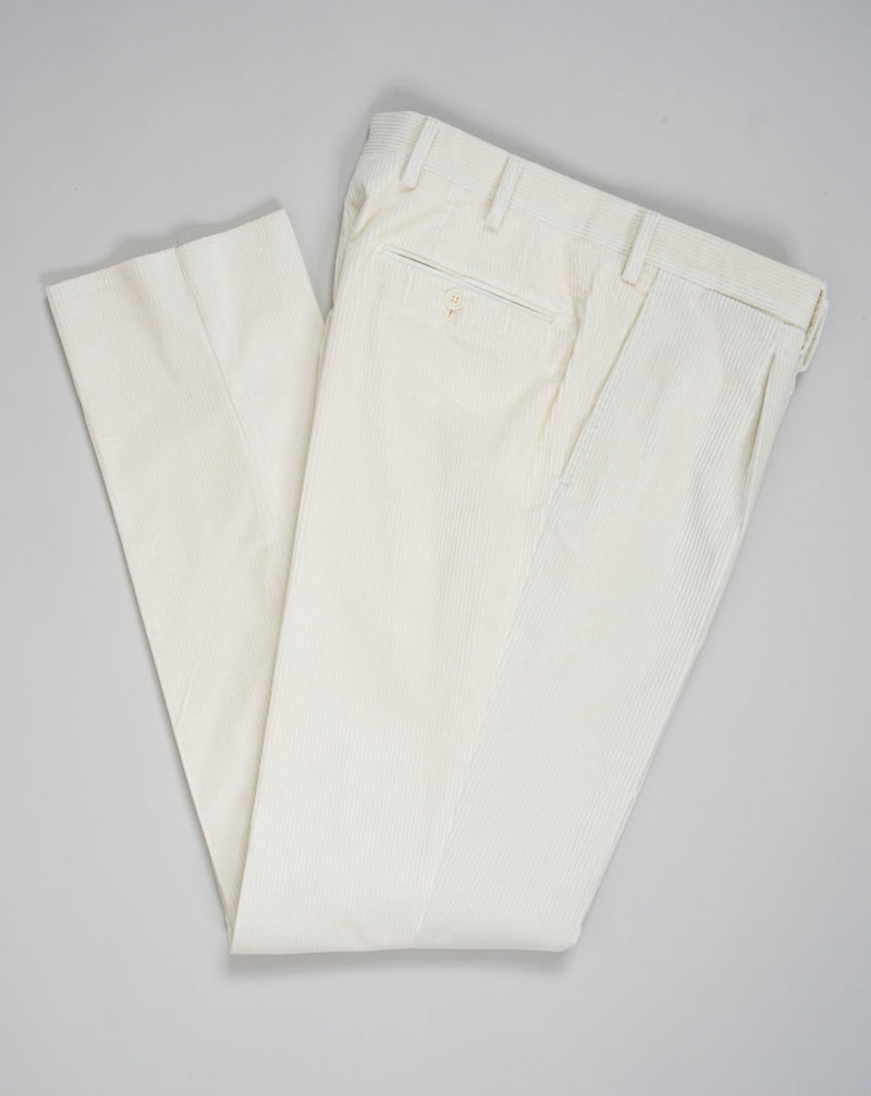 98% Cotton 2% Elastan Mod. B1P Art. TW22028R Col. Off-White / 4140 De Petrillo Corduroy Trousers / Off-White
