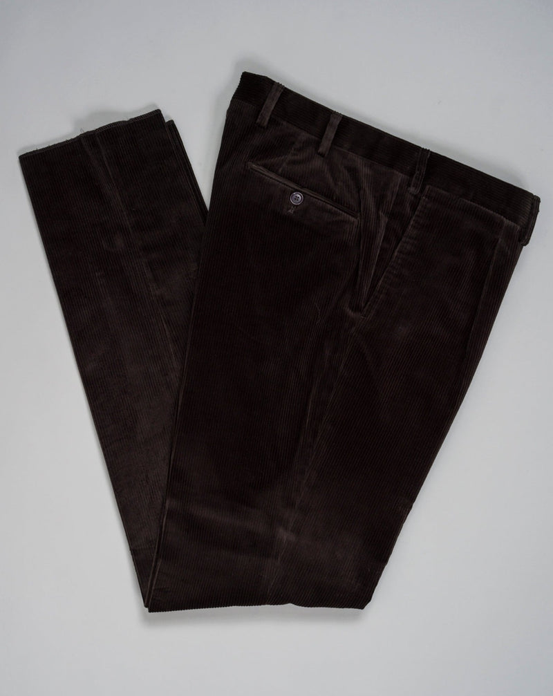 98% Cotton 2% Elastan Mod. B1P Art. TW22028R Col. Dark Brown / 6970 De Petrillo Corduroy Trousers / Dark Brown