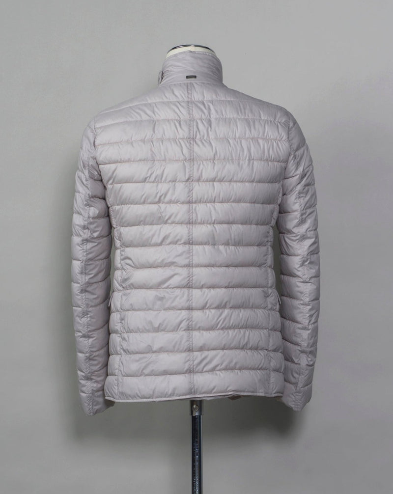 In-Tech™ Alternative Down Light insulation Water repellent Breathable External layer 100% Polyamide Internal padding 100% Polyester  Light insulation Buttons and Zip fastening in front Notch lapel Straight flap pockets Center vent PC002ULE 19288 Color: 1300 Made in Romania Herno In-Tech™ Alternative Down jacket. Very versatile outerwear piece that works just as good on both spring and fall or when ever it is a bit chilly.