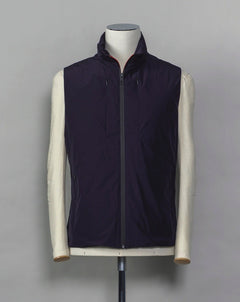 Montecore light down vest. Four zippered pockets outside and 2 inside. Light weight hood folded inside the collar. Article: S04MUWX725 Fabric: Solotex® 100% Polyester Lining: 100% Polyamide Filling: 90% Down 10% Feathers Color: 89 / Navy