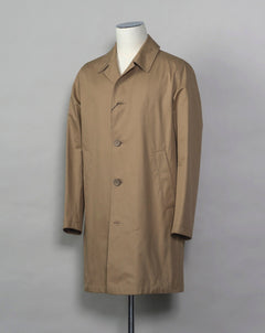 This garment comes Herno's historical archive. The inspiration comes from our passion and innovative research that we have been committed to since 1948.   Composition: main fabric 100% cotton, secondary fabric: 65% polyester 35% cotton, lining 100% cotton Hidden button front closure Two slanted side pockets and two inner pockets Half lined  Made in Italy IM000309U 13218 Color: 2000