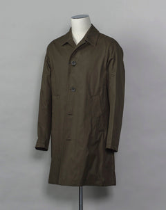 This garment comes Herno's historical archive. The inspiration comes from our passion and innovative research that we have been committed to since 1948.   Composition: main fabric 100% cotton, secondary fabric: 65% polyester 35% cotton, lining 100% cotton Hidden button front closure Two slanted side pockets and two inner pockets Half lined  Made in Italy IM000309U 13218 Color: 7730