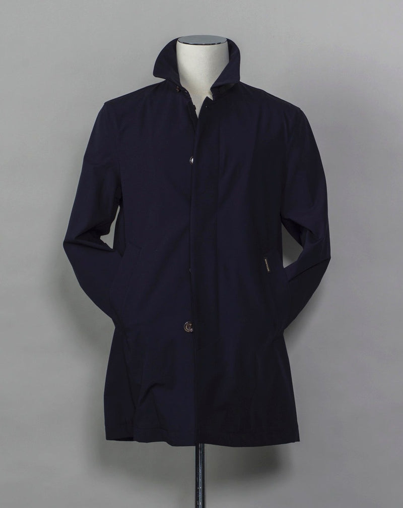 Unlined and unconstructed car coat from Montecore. Two-way-stretch fabric for maximum comfort.  Car coat  5 buttons in front  Slanted front pockets Center back vent Article: S04MUC600 Compositon: 83% Polyamide 17% Elastan Color: 89 / Dark Navy