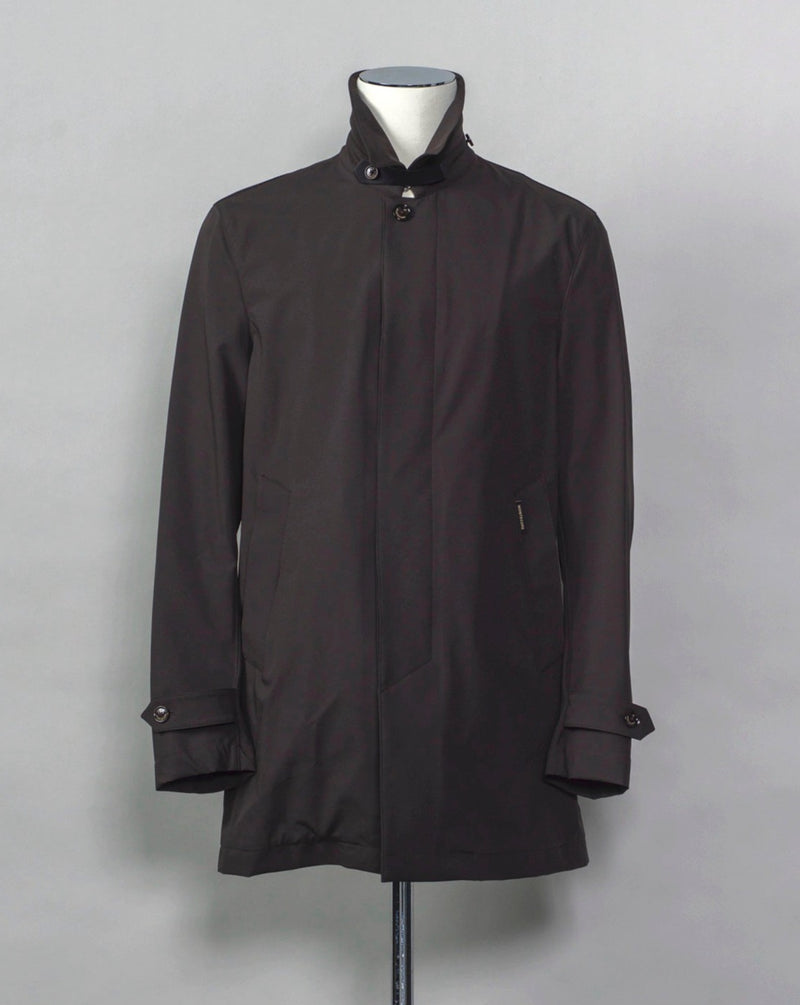 Unlined and unconstructed car coat from Montecore. Two-way-stretch fabric for maximum comfort. Car coat 5 buttons in front Slanted front pockets Center back vent  Article: S04MUC600 Compositon: 83% Polyamide 17% Elastan Color: 38 / Dark Olive