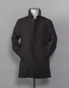 Unlined and unconstructed car coat from Montecore. Two-way-stretch fabric for maximum comfort.  Car coat  5 buttons in front  Slanted front pockets Center back vent Article: S04MUC600 Compositon: 83% Polyamide 17% Elastan Color: 89 / Dark Navy