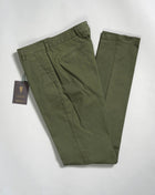 Morello slim fit chinos. A true corner stone of every man’s casual wardrobe. Combine with a smart blazer or a nice knit.   By far our best selling model from Berwich. It has been in our collection for several years and will be there in the future for sure.  Composition: 98% Cotton 2% Elastan Model: Morello-GD (Garment-Dyed) Article: ts0001x Color: Militare / 5520 Made in Martina Franca, Italy