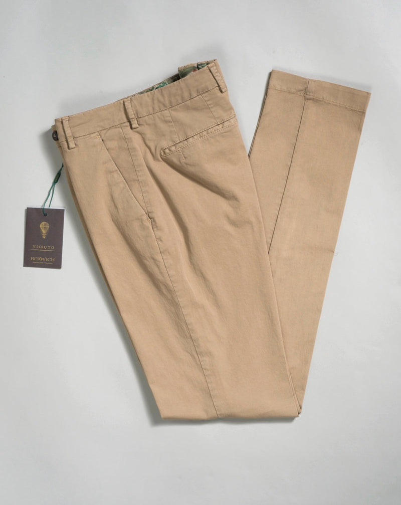 Berwich Morello with a little silk added to the fabric for a soft and luxurious touch. Great summer chinos.  Composition: 88% Cotton 10% Silk 2% Elastan Model: Morello-GD (Garment dyed) Article: tf0599x Color: Sabbia / 199 Made in Martina Franca, Italy