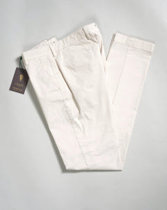Morello slim fit chinos. A true corner stone of every man’s casual wardrobe. Combine with a smart blazer or a nice knit.   By far our best selling model from Berwich. It has been in our collection for several years and will be there in the future for sure.  'Composition: 98% Cotton 2% Elastan Model: Morello-GD (Garment-Dyed) Article: ts0001x Color: Latte / 802 Made in Martina Franca, Italy