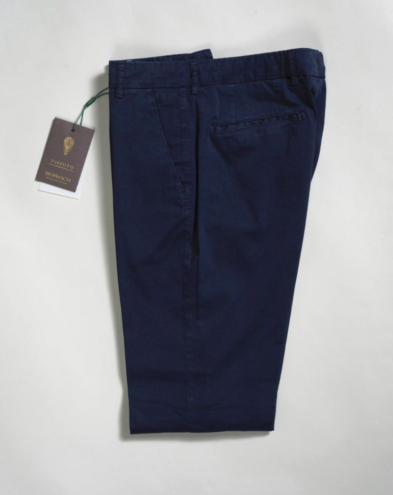 Berwich Morello with a little silk added to the fabric for a soft and luxurious touch. Great summer chinos.  Composition: 88% Cotton 10% Silk 2% Elastan Model: Morello-GD (Garment dyed) Article: tf0599x Color: Navy / 665 Made in Martina Franca, Italy