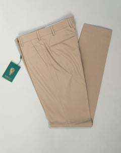 Basic Morello slim fit chinos. These chinos are crafted of yarn dyed fabric to achieve a very clean and sophisticated look. Composition: 97% Cotton 3% Elastan Model: Morello Article: ck1970x Color: Beige Made in Martina Franca, Italy