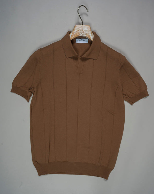 100% fresh cotton Model: Tennis Article: 57191 / 20660 Color: 157 / Tobacco Made in Italy Gran Sasso Fresh Cotton knitted polo shirt with beautiful Capri collar.