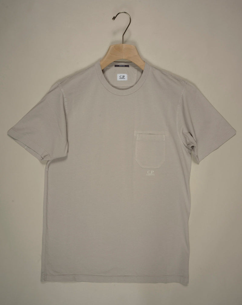 Art. TS182A 5431R Col. 936 Light Gray C.P. Company Jersey Pocket Resist Dyed T-Shirt / Flint Grey