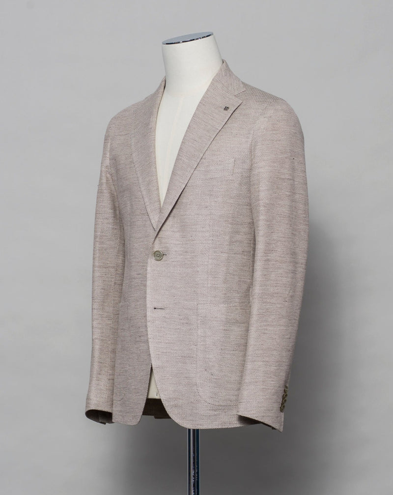 Tagliatore linen/cotton jersey blazer. Model Montecarlo, which is familiar to most of our regular customers. Slim fit with light unconstructed make. Comfortable to wear and easy to combine with almost anything.  If in doubt of your size, please contact us HERE.  Composition: 59% Linen 41% Cotton Modello: Monte Carlo / 1SMJ22K - PE Color: Light Beige / A1324 Unconstructed Unlined 2 Buttons Notch lapel Patch pockets Side vents Made in Martina Franca, Italy