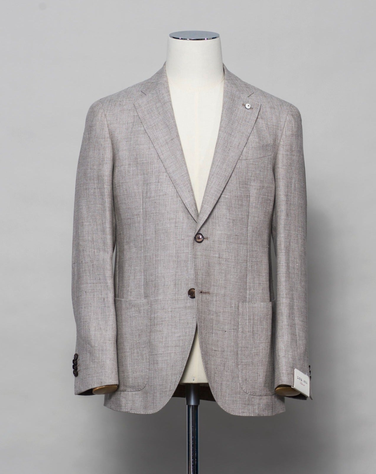 Unconstructed Patch pockets 2 Buttons Side vents Article: 32048 Model: 2652 Color: Light Beige / 3 Composition: 60% Linen 40% Wool L.B.M. 1911 Linen & Wool Panama Jacket / Light Beige