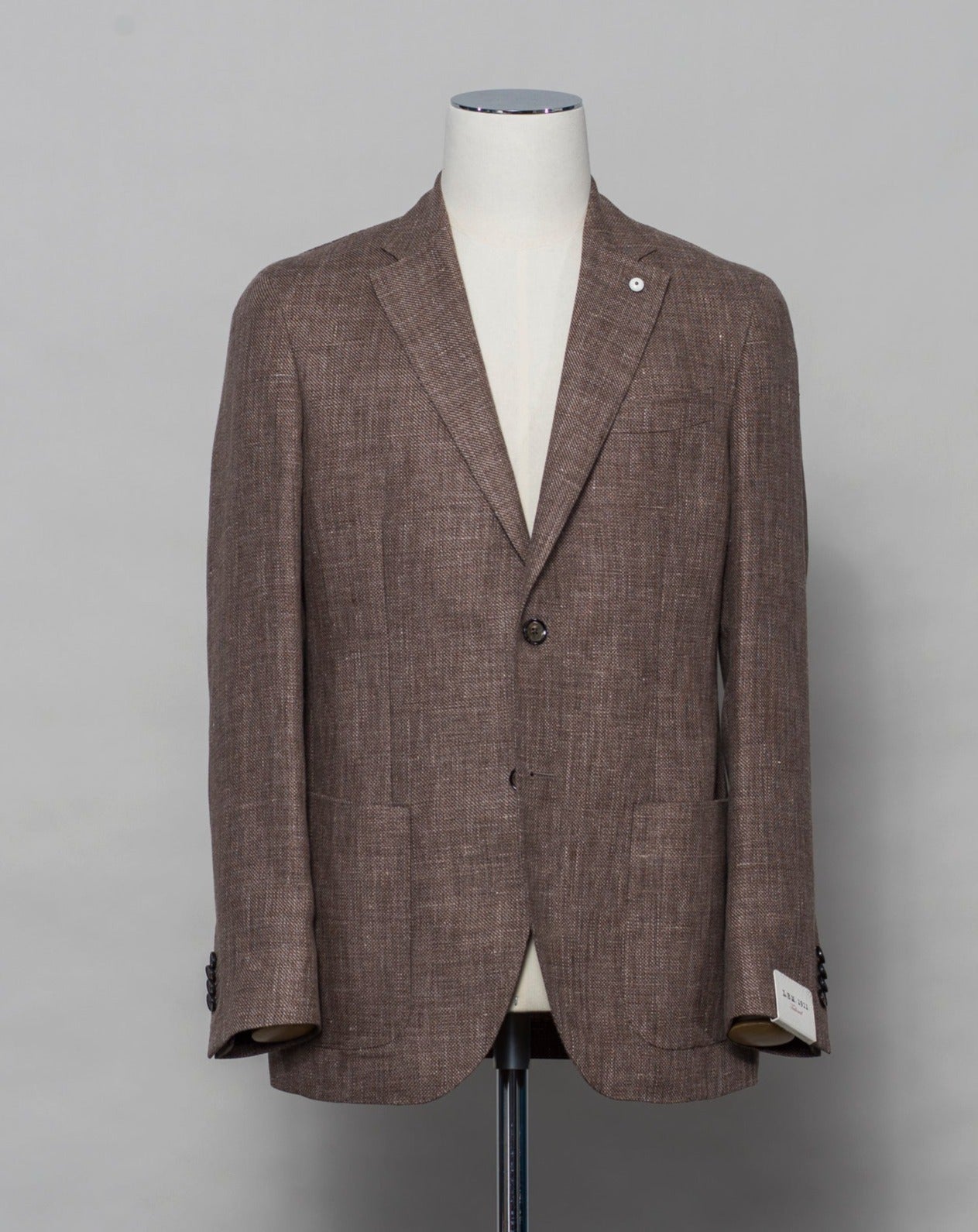 Unconstructed Patch pockets 2 Buttons Side vents Article: 32048 Model: 2652 Color: Brown / 4 Composition: 60% Linen 40% Wool L.B.M. 1911 Linen & Wool Panama Jacket / Brown