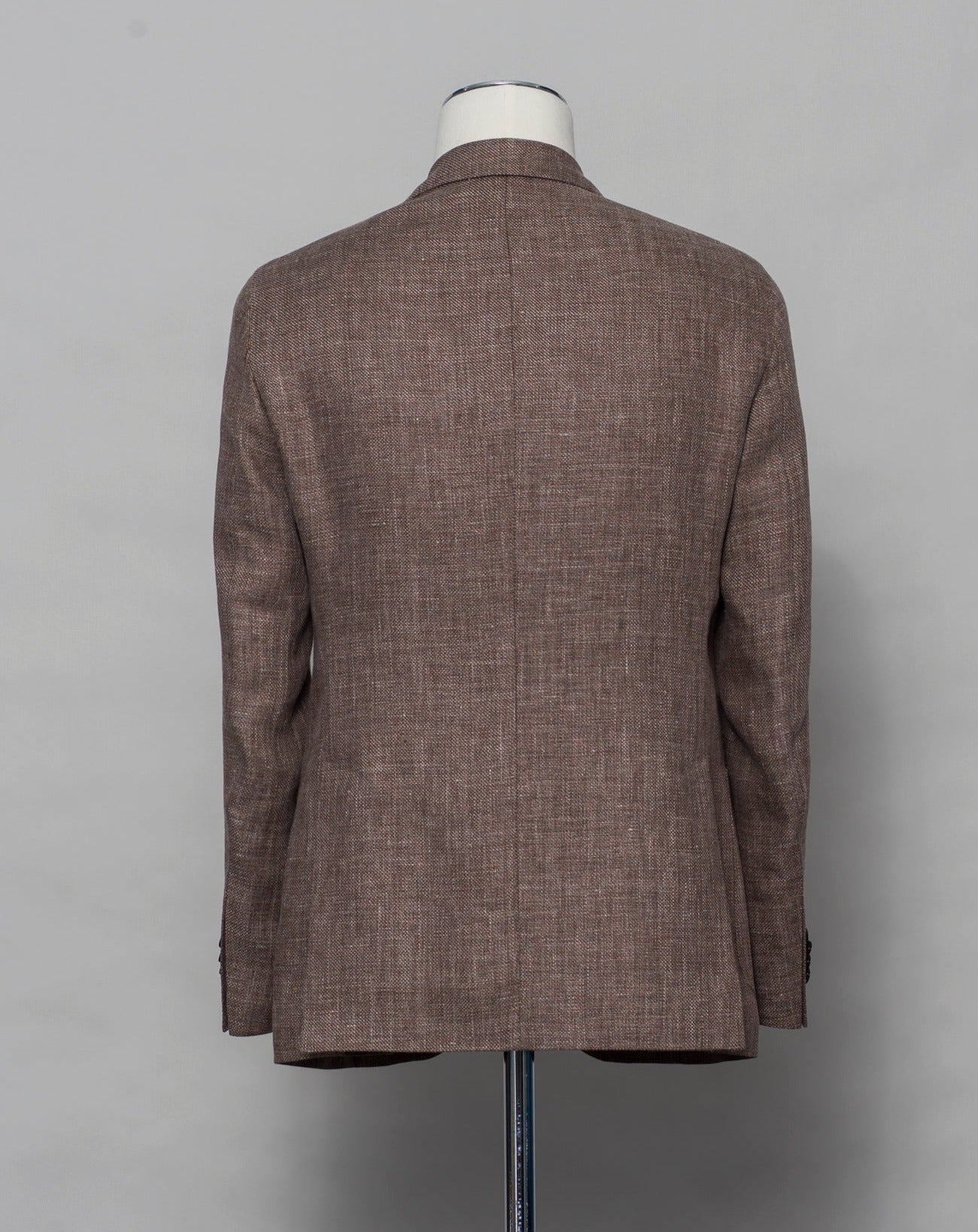 Unconstructed Patch pockets 2 Buttons Side vents Article: 32048 Model: 2652 Color: Brown / 4 Composition: 60% Linen 40% Wool L.B.M. 1911 Linen & Wool Panama Jacket / Brown