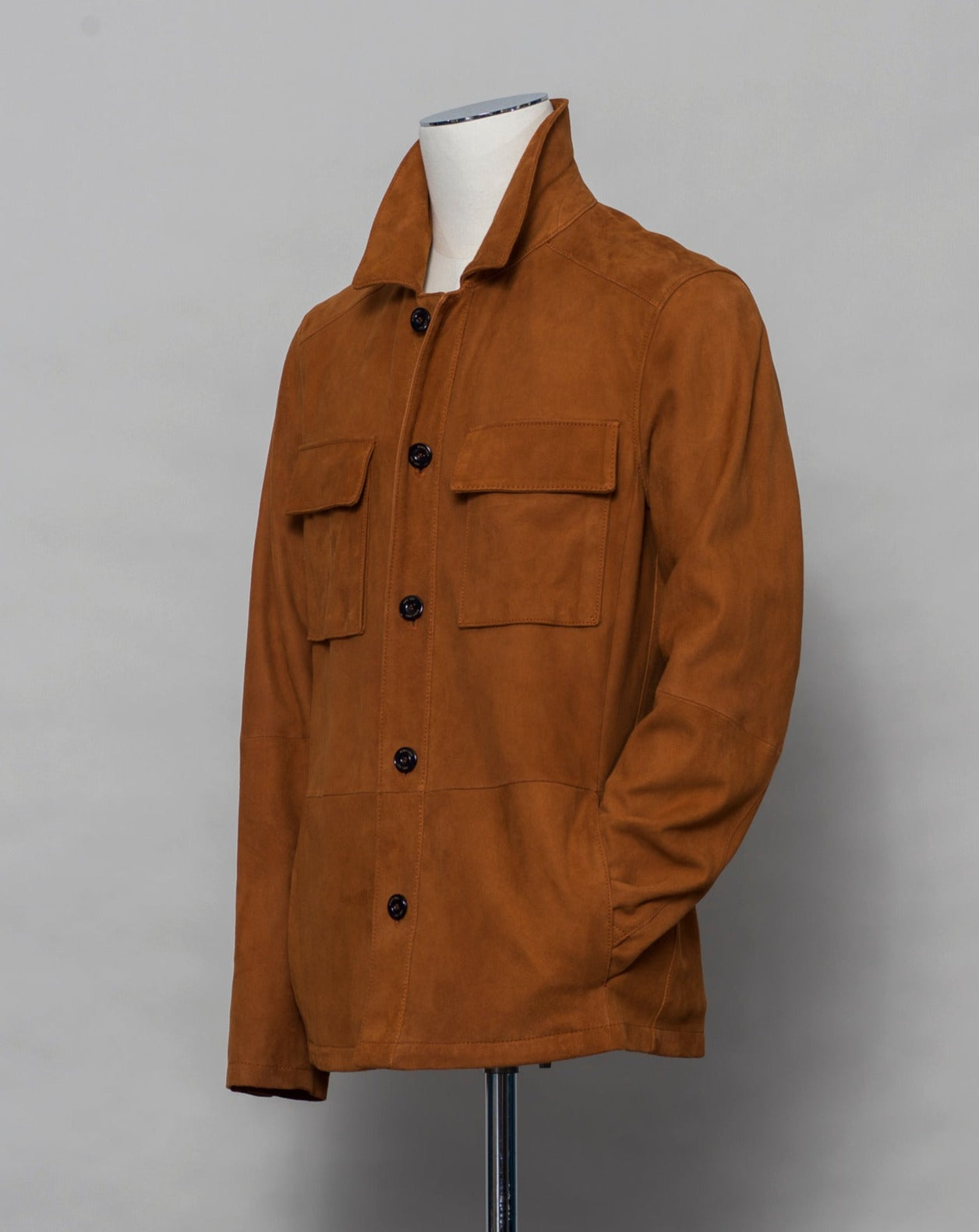 Light jacket made of soft goatskin suede and napped inside. Super soft leather make a truly luxurious interpretation of a field jacket.  100% goatskin suede, napped inside Body: unlined, sleeve lining: 100% polyamide Embossed logo Inside pockets Mod: 31 1006 ZN 737