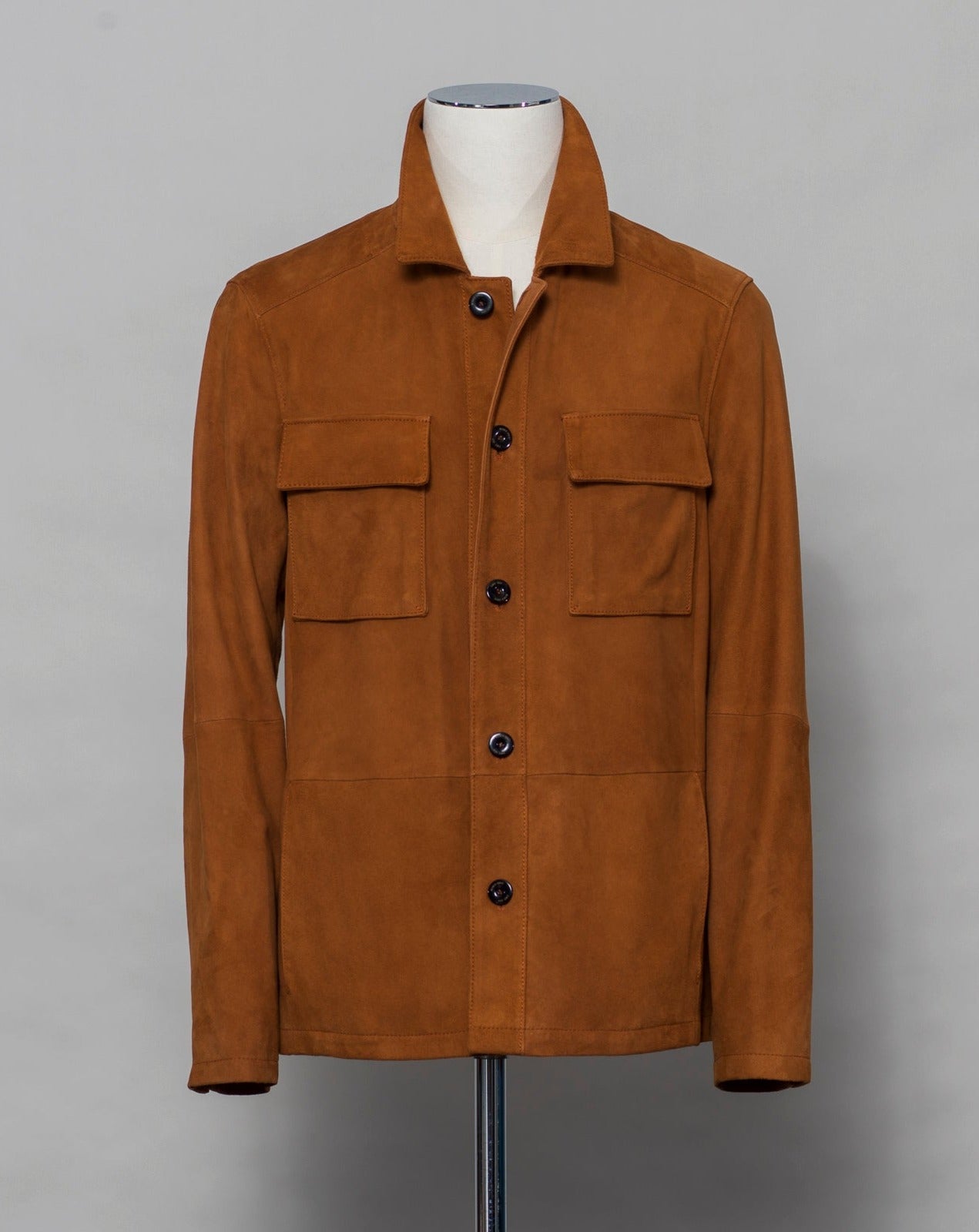Light jacket made of soft goatskin suede and napped inside. Super soft leather make a truly luxurious interpretation of a field jacket.  100% goatskin suede, napped inside Body: unlined, sleeve lining: 100% polyamide Embossed logo Inside pockets Mod: 31 1006 ZN 737