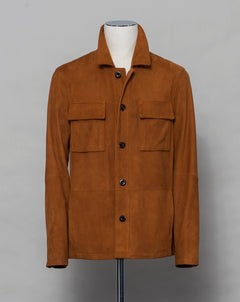 Light jacket made of soft goatskin suede and napped inside. Super soft leather make a truly luxurious interpretation of a field jacket.  100% goatskin suede, napped inside Body: unlined, sleeve lining: 100% polyamide Embossed logo Inside pockets Mod: 31 1006 ZN 737