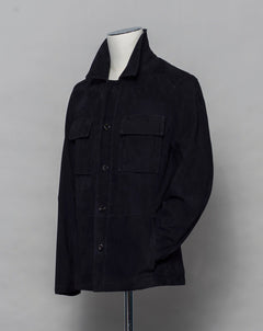 Light jacket made of soft goatskin suede and napped inside. Super soft leather make a truly luxurious interpretation of a field jacket.  100% goatskin suede, napped inside Body: unlined, sleeve lining: 100% polyamide Embossed logo Inside pockets Mod: 31 1006 ZN 575