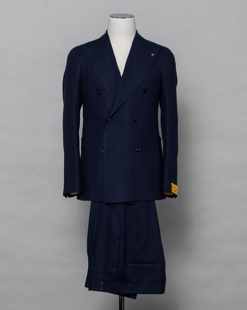 Composition: 100% Linen Modello: A-PL20KBR PE Color: Navy / EB804 Unconstructed Unlined Slimfit Double-breasted Wide peak lapel Patch pockets Side vents One pleat Made in Martina Franca, Italy