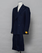 Composition: 100% Linen Modello: A-PL20KBR PE Color: Navy / EB804 Unconstructed Unlined Slimfit Double-breasted Wide peak lapel Patch pockets Side vents One pleat Made in Martina Franca, Italy