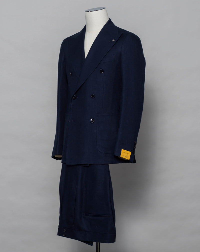 Composition: 100% Linen Modello: A-PL20KBR PE Color: Navy / EB804 Unconstructed Unlined Slimfit Double-breasted Wide peak lapel Patch pockets Side vents One pleat Made in Martina Franca, Italy