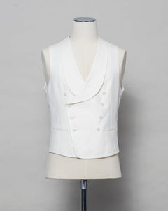 Composition: 56% Linen 44% Cotton Modello: BEN/F PE Color: EX848 / White Double-breasted Wide shawl lapel Jet pockets Made in Martina Franca, Italy Tagliatore Double-Breasted Shawl Waistcoat / White