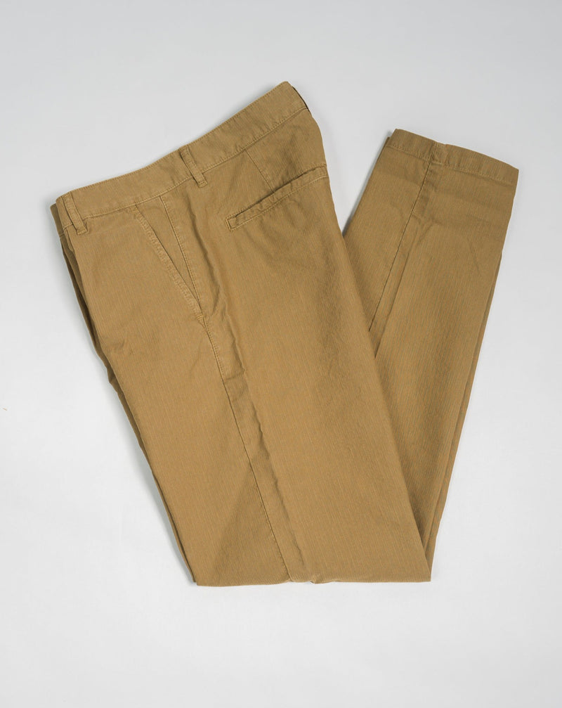 Model: Fairway Pants Article: COF CO08 P17 Color: 811 / Mustard 76% Cotton 24% Linen Made in Veneto, Italy Can be combined with a C.O.F. Brewer Jacket to make a suit C.O.F. Studio Cotton & Linen Fairway Pants / Mustard