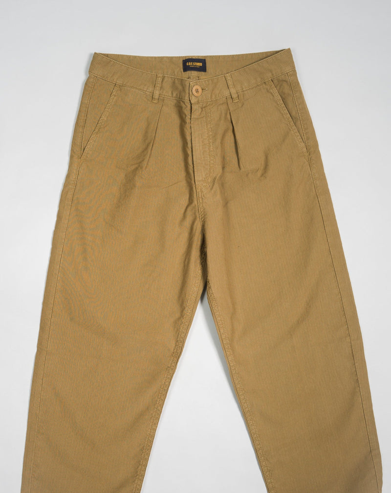 Model: Fairway Pants Article: COF CO08 P17 Color: 811 / Mustard 76% Cotton 24% Linen Made in Veneto, Italy Can be combined with a C.O.F. Brewer Jacket to make a suit C.O.F. Studio Cotton & Linen Fairway Pants / Mustard