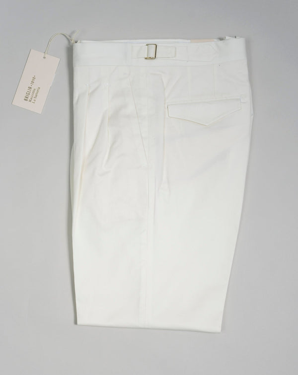 Article: 323136 Model: Quartieris Color: Panna / 03 Composition: 97% Cotton 3% Elastan Briglia Pleated Cotton Chinos / Panna