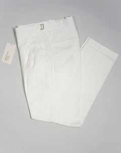 Article: 323136 Model: Quartieris Color: Panna / 03 Composition: 97% Cotton 3% Elastan Briglia Pleated Cotton Chinos / Panna