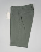 Article: 323051 Color: Light Green / 62 Composition: 64% Tencel 32% Cotton 4% Elastan 1 Pleat in front Slanted side pockets Beltloops Beautiful color and broken in look and feel achieved by Garment dying process Made in Naples, Italy